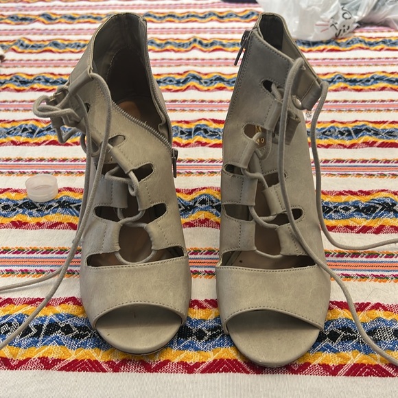 Summer heels - Picture 3 of 3